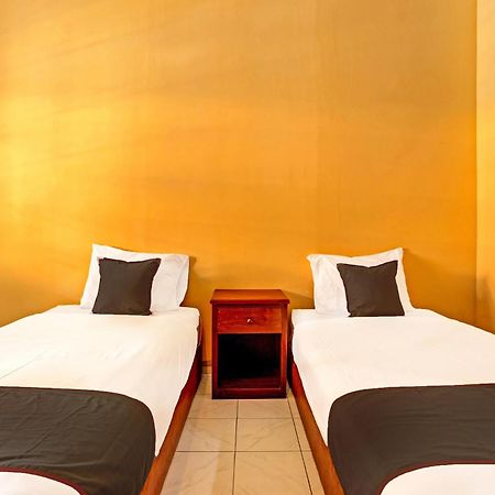 Collection O 91081 New Arena Hotel Кута Экстерьер фото